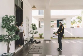 一趟800，我坐高铁给县城贵妇送上万元的蛋糕