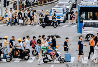 电瓶车治理困局:还要假装它是"普通自行车"多久？