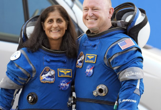 NASA女宇航员被抬出舱 滞留太空9个月没加班费