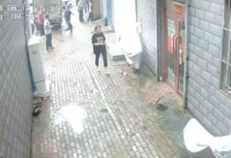 男子因停车纠纷酒后持刀闯他人库房遭“反杀”