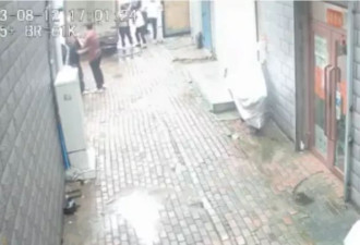 男子因停车纠纷酒后持刀闯他人库房遭“反杀”
