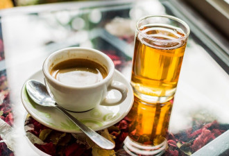 爱喝茶和咖啡的注意：它们与癌症的关联有新说法