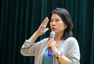 董明珠一边怼雷军，一边学雷军......