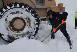 生死9小时：8名游客被困4900米雪山一天一夜