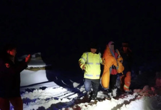 生死9小时：8名游客被困4900米雪山一天一夜