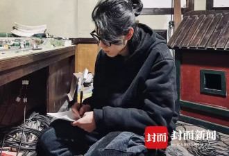 小伙把家改造成“机关密室”，网友：回家得配说明书