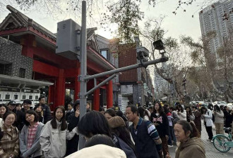 985研究生退学摆摊卖土豆泥 日入700元