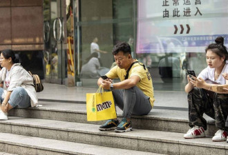 中国最新失业率仅5.4% 公务员爆实际远超30%