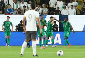 中国0-1沙特：虐心之战，没崩盘算侥幸