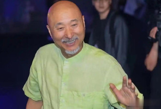 71岁陈佩斯中戏课堂倾囊授艺 靳东现身聆听