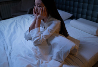 营养师点名睡前别碰7食物“防失眠” 蔬菜也上榜