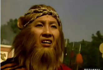 57岁屈中恒和Vicky租房住，4个女儿挤一屋