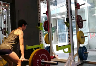 52岁湖南阿姨，47岁开始健身，现在身材似少女