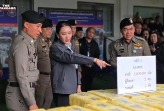 泰国美女总理督导禁毒，穿工作服挎3万爱马仕...