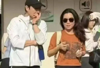 58岁黎明现身女儿运动会，7岁女儿身高到爸爸腰了，老婆罕见露面气质出众