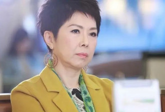 关菊英携同性爱人出镜，大赞对方贴心，恩爱...