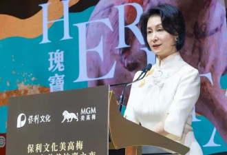 何超琼穿中式立领撞衫“王妈”？“新中式”穿衣如何“一眼显贵”