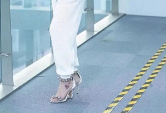 林心如也老了？法令纹稍显不影响美态，这才是49岁女人真实样子