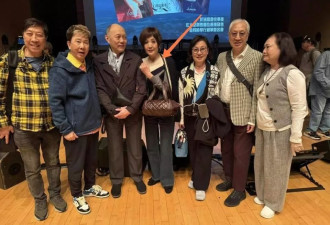 72岁陈琪琪罕露面，全程挽着霍震寰手臂气质优雅