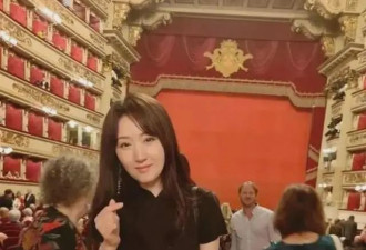 杨钰莹和老同学合影，其他人都已成老阿姨，53岁她打扮似美丽少女