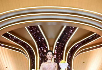 内娱今年的第一场红毯！刘亦菲是第一美，关晓彤这回又被造型师坑