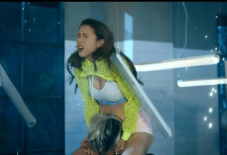 TVB“御用奸角”男星被美女花旦骑在脖子上!遭...