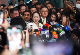 泰国美女总理亮相弹劾辩论，香奈儿配红底鞋很飒