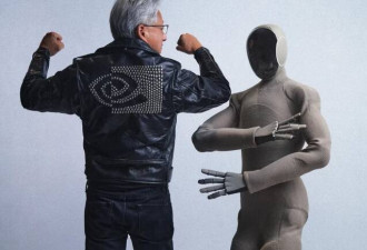 人形机器人亲手赠送 黄仁勋穿“镶钉皮夹克”