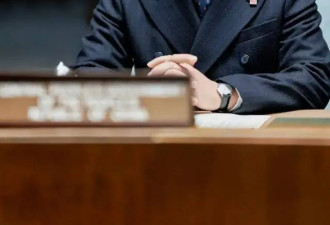 张颂文扔粉丝信反转？剧组人员喊冤：老师很温暖，别被有心人带偏