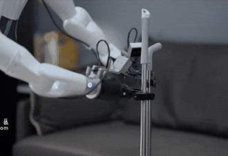 揭秘人形机器人训练营:24小时端茶、煎蛋、拖地…