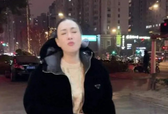 钟丽缇带俩女儿聚餐，15岁小女儿天生丽质，气质美貌不输明星妈妈