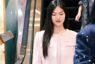 15岁王诗龄活动生图曝光！嘴上一圈小胡子很显眼，李湘太胖认不出