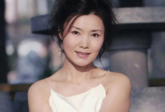 姜黎黎近况曝光，全家定居美国，71岁自然衰老，漂亮女儿仍未结婚