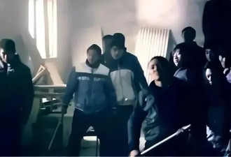 18岁少年刚出狱就当街杀人，被判死刑还满脸微笑