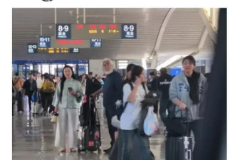 张纪中夫妇被偶遇，杜星霖脸肿僵硬不自然...