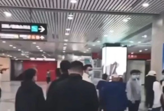陆配亚亚落机即被大批神秘人包围陪同离开 掀热议
