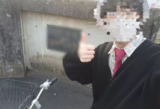 小学全班埋时间胶囊 约8年后挖出 小哥长大赴约傻眼