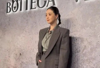 蒋欣瘦了就是自信！穿西装裤外面套裙子，不仅不显胖，还意外时尚