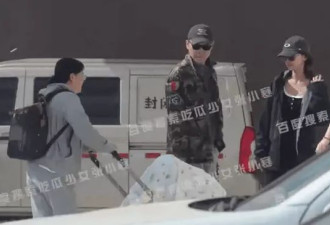 吴谨言产后恢复神速 与老公推婴儿车现身医院