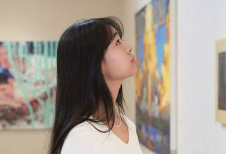 佟大为女儿罕见露面，17岁身高直逼一米八