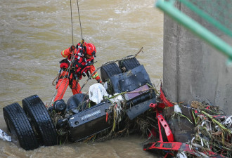 62人死亡失踪 陕西塌桥致25辆车堕河 43人被问责