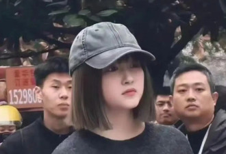 关晓彤被传分手后短发上街，乖乖女变冷艳“叛逆风”，美得不敢认