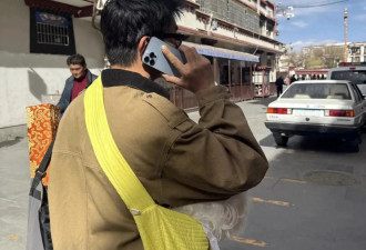 44岁霍思燕现身西藏，和杜江逛八廊街，打扮像大妈，身材严重走形