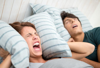 老公被迫睡沙发 她打呼声越来越大 竟是癌症