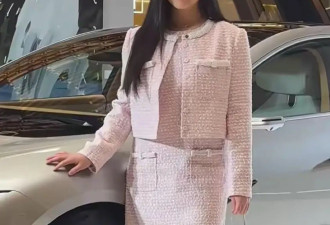 15岁王诗龄出席活动，小香风配7cm高跟鞋像贵妇，唇边一圈小胡子