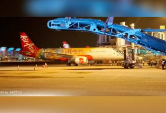 回国航班万米高空起火 盘旋2小时 乘客写遗书