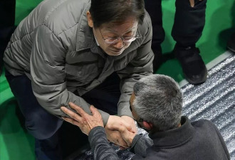 李在明被判无罪后慰问韩山火灾民 民众呛::尹在哪