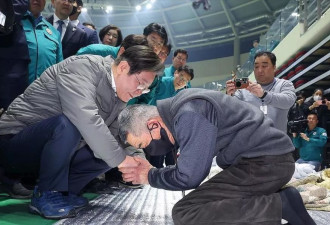 李在明被判无罪后慰问韩山火灾民 民众呛::尹在哪