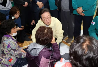 李在明被判无罪后慰问韩山火灾民 民众呛::尹在哪