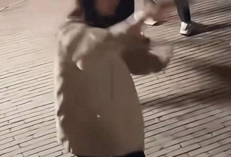董宇辉下播后被现场观众扔东西 原因曝光